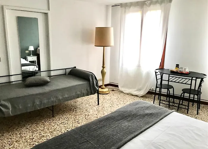 And - Private In Shared Wenecja