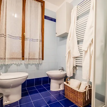 Guest house And - Private In Shared