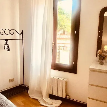 And - Private In Shared 3* Venedik