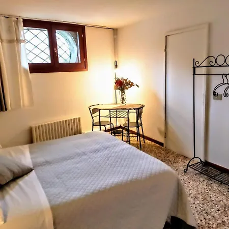 And - Private In Shared Konukevi Venedik