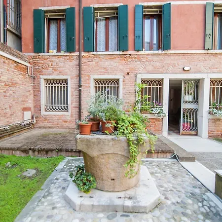 And - Private In Shared 3* Venedik