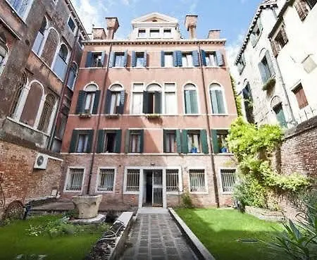 And - Private In Shared Konukevi