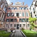 And - Private In Shared Guest house
