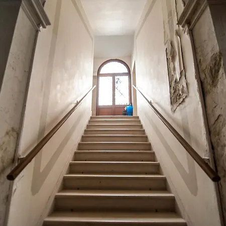 招待所 And - Private In Shared