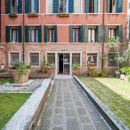 And - Private In Shared Gasthuis